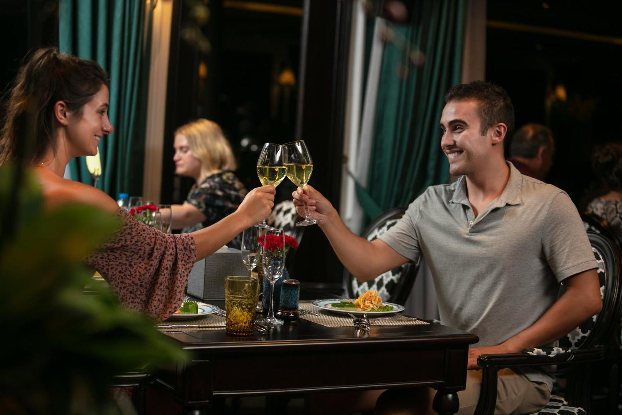 ホテル Genesis Luxury Regal Cruises ハロン エクステリア 写真