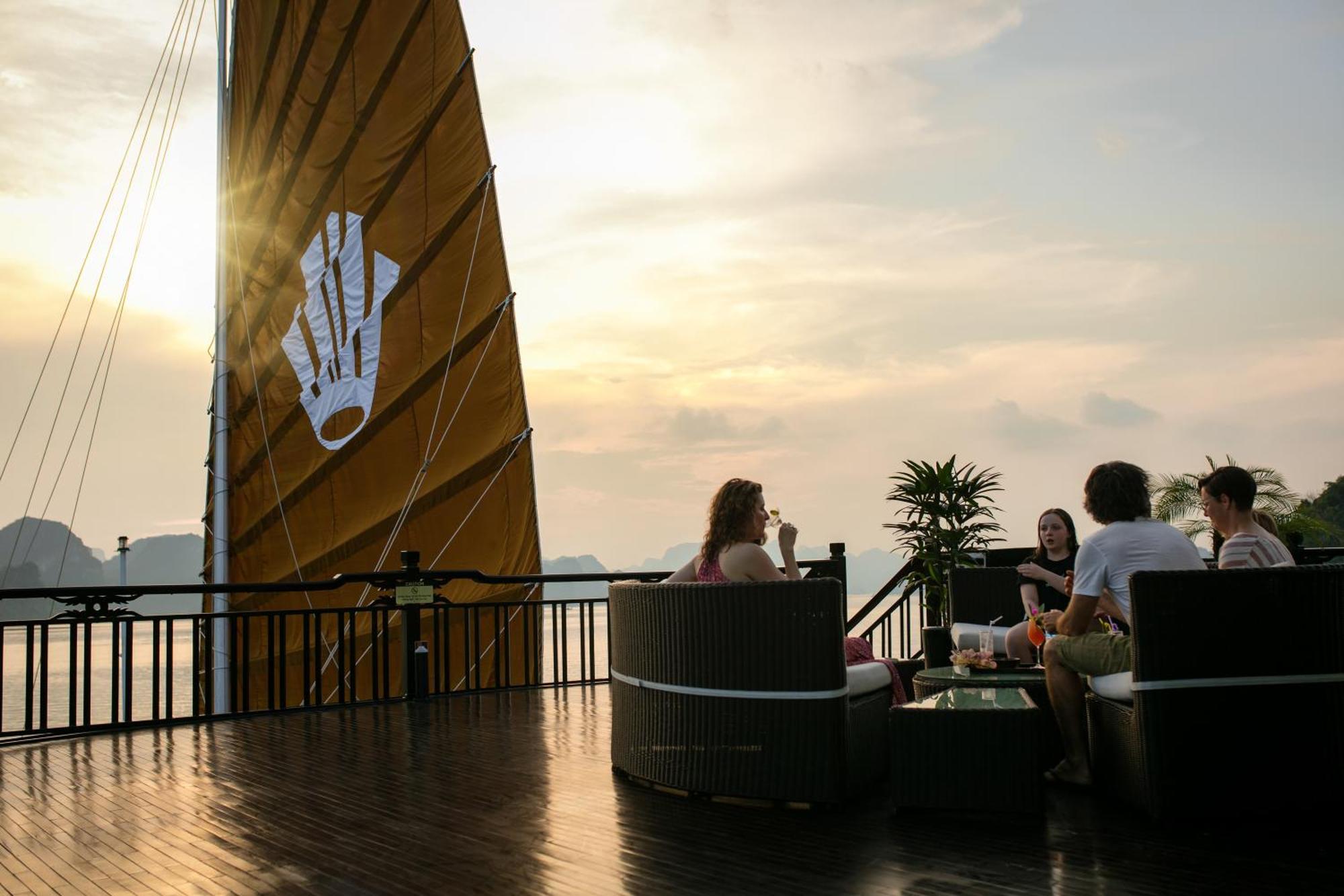 ホテル Genesis Luxury Regal Cruises ハロン エクステリア 写真
